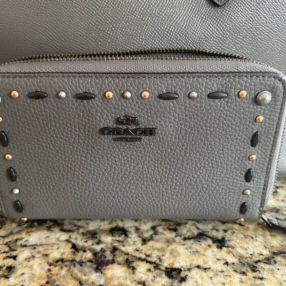 Coach Bailey Carryall - Picture 7 of 10
